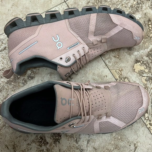 EUC On Running Women's size 8.5 Cloud 5 Waterproof Triple pink Running Shoes - Picture 6 of 7